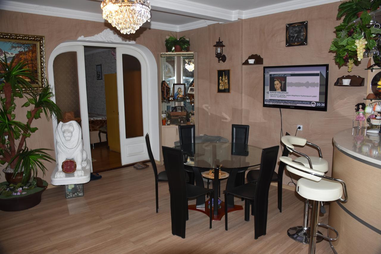 3 Room Flat In Tbilisi Exterior photo